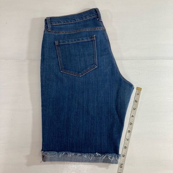 Old Navy Shorts Women’s 8R Blue Denim The Flirt Cuffed Bermuda Casual - Picture 9 of 9